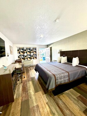 Single Room | Desk, iron/ironing board, free WiFi, bed sheets - Kermit Inn (Kermit)