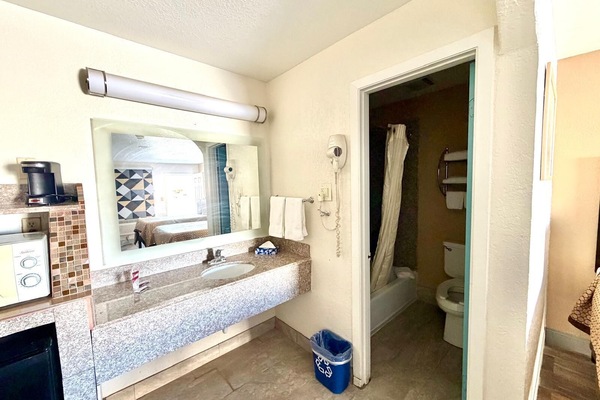 Single Room | Bathroom | Combined shower/tub, hair dryer, towels, soap
