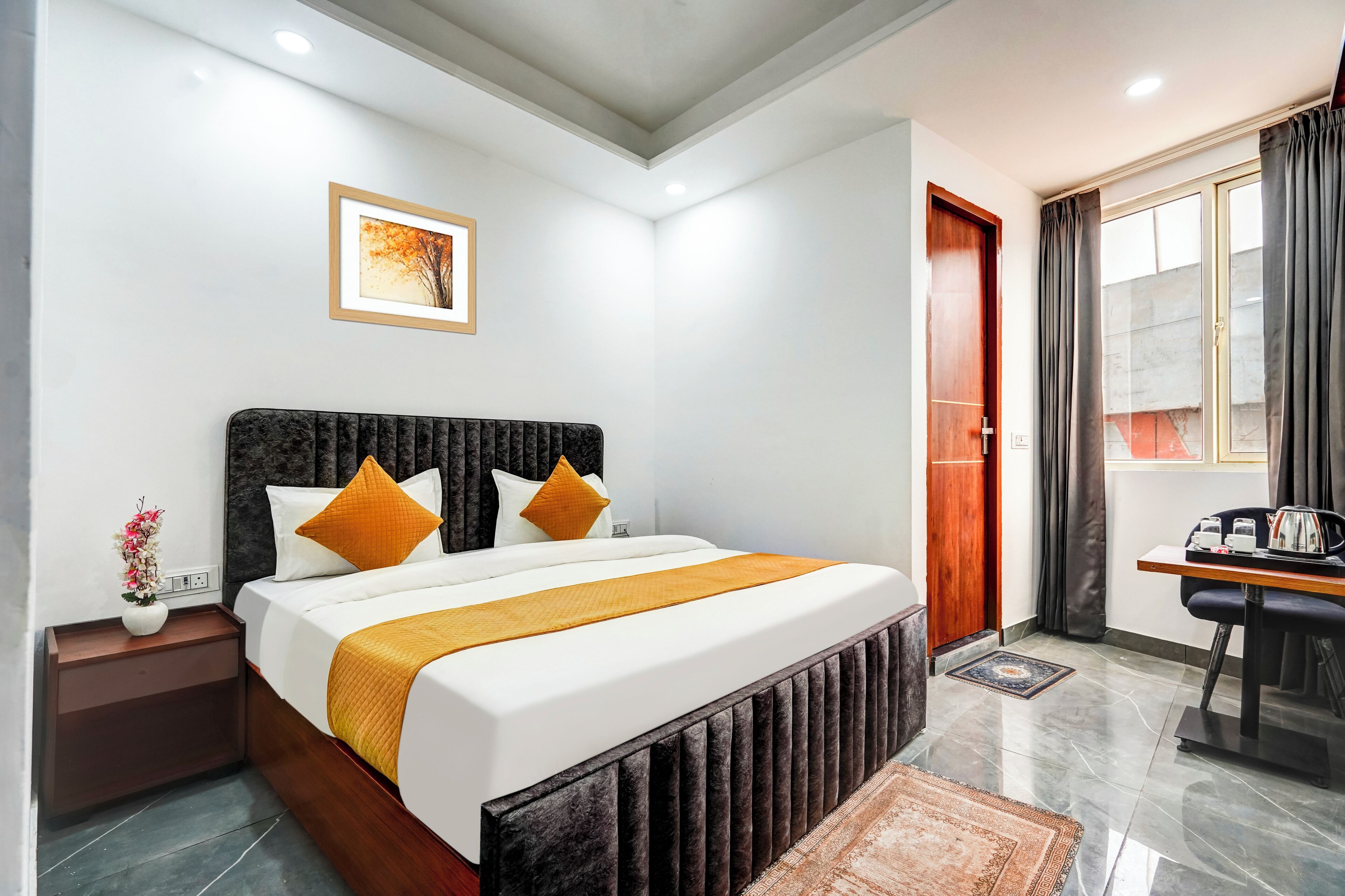 Deluxe Suite, City View | Desk, laptop workspace, soundproofing, free WiFi