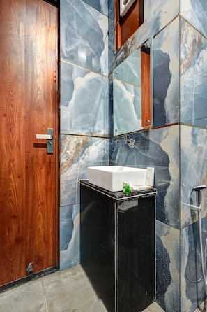 Classic Double or Twin Room | Bathroom | Shower, slippers, towels, soap - HOTEL S R STAY NEAR IGI DELHI AIRPORT (New Delhi)