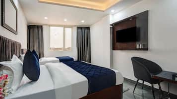 Desk, laptop workspace, soundproofing, free WiFi