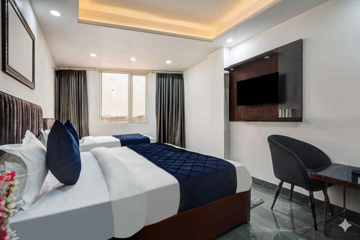 Desk, laptop workspace, soundproofing, free WiFi