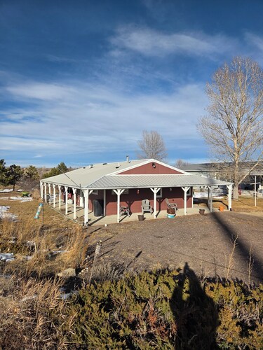 Charming 2-bedroom farmhouse in Falcon for a relaxing getaway