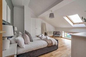 5 bedrooms, iron/ironing board, WiFi, bed sheets