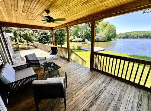 Magnolia Lakehouse- Lakefront Peaceful Property