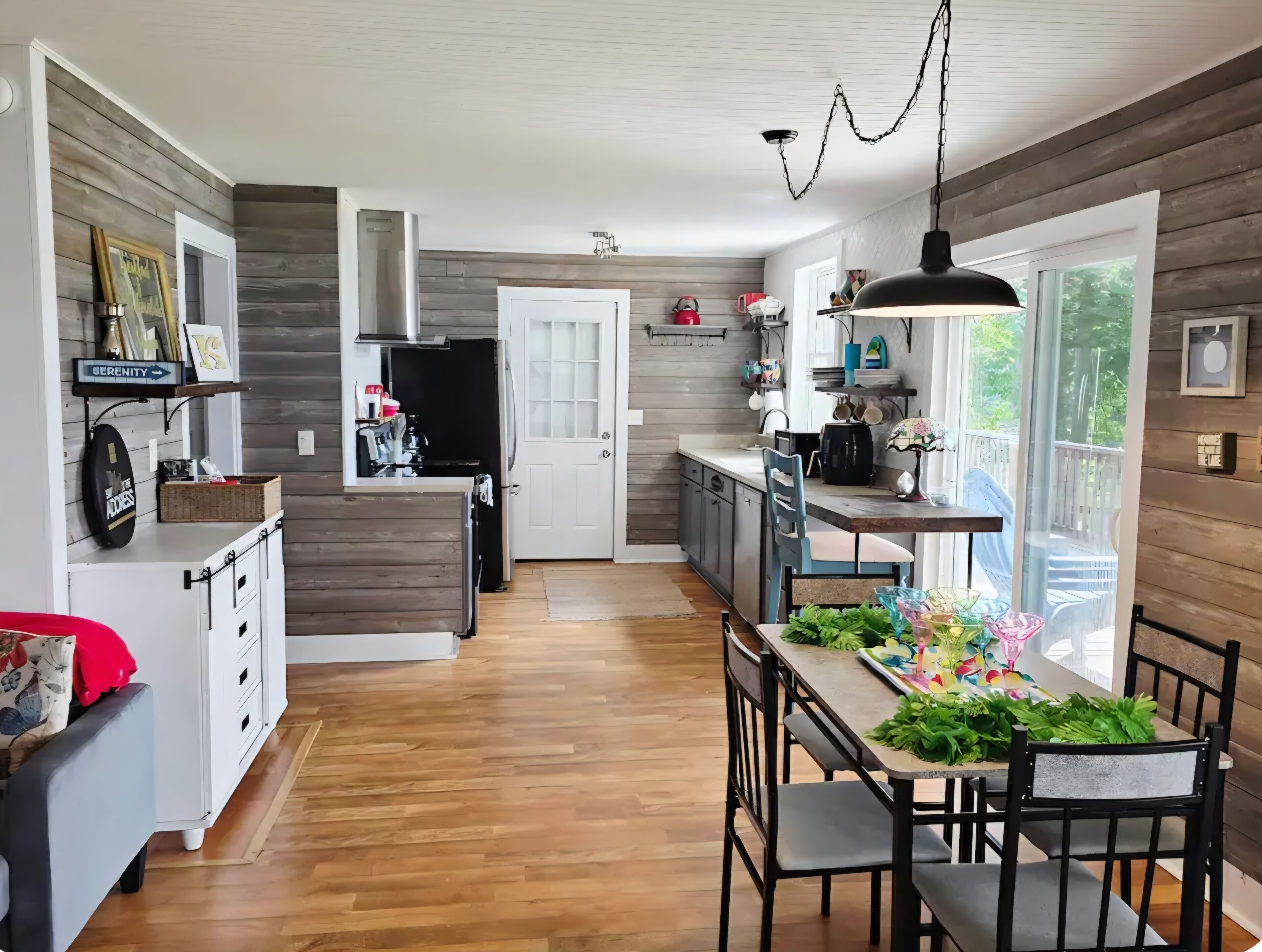 Four à micro-ondes, un four, surface de cuisson, lave-vaisselle