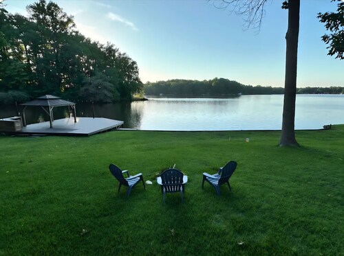 Magnolia Lakehouse- Lakefront Peaceful Property