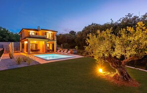 A heated pool - Amazing home in Vrbnik with sauna (Vrbnik)
