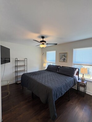 Bed sheets - Modern 3-bedroom townhome with in Chattanooga (Chattanooga)