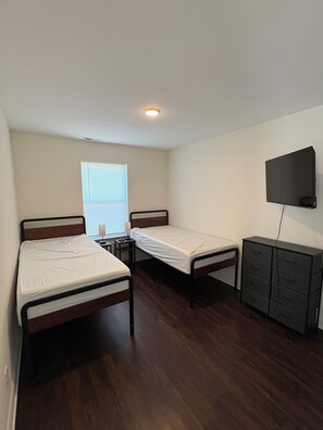 Bed sheets - Modern 3-bedroom townhome with in Chattanooga (Chattanooga)