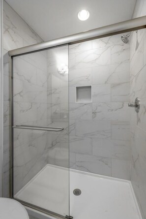 Bathroom - Modern 3-bedroom townhome with in Chattanooga (Chattanooga)