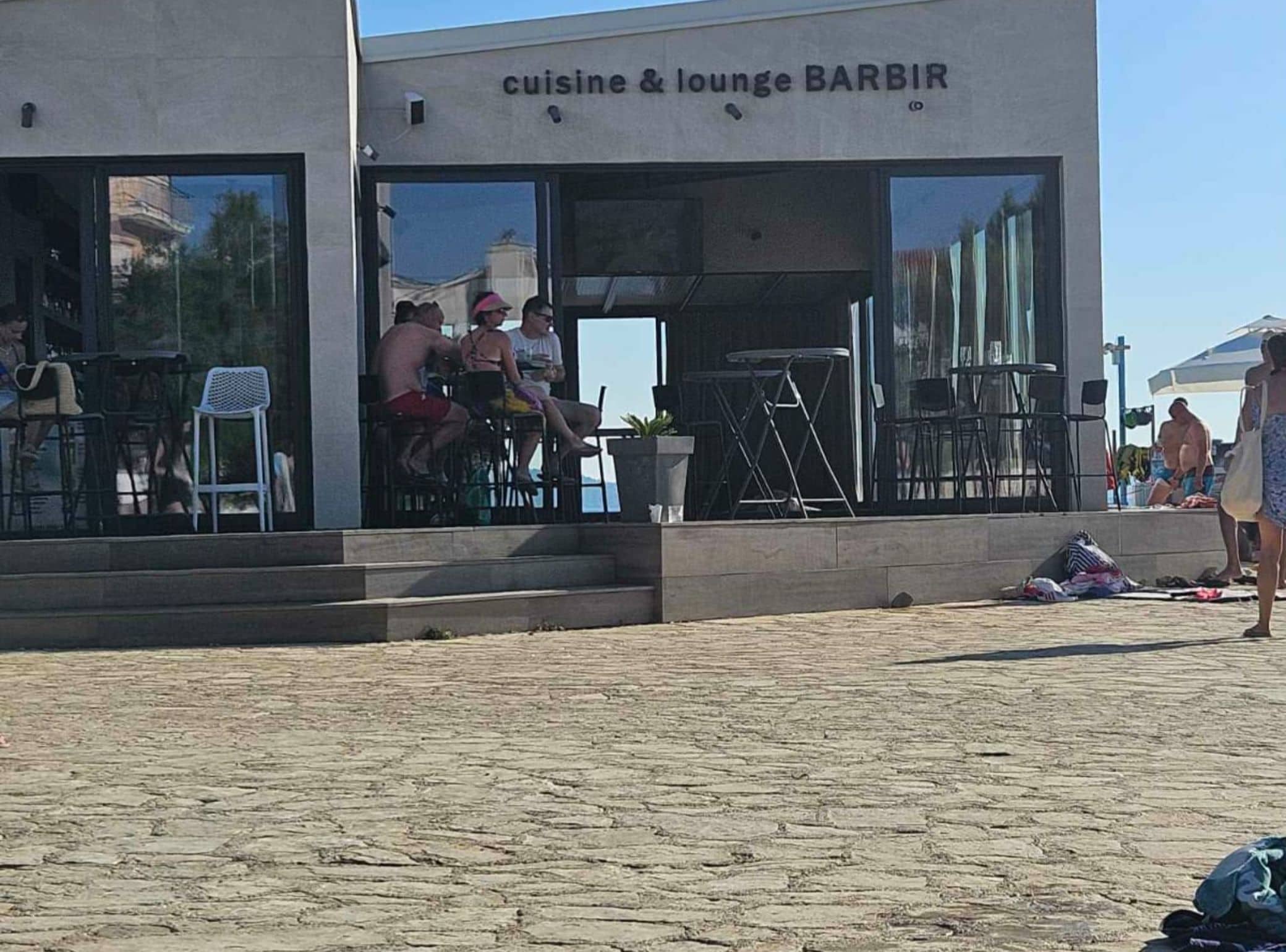 المنشأة من الخارج