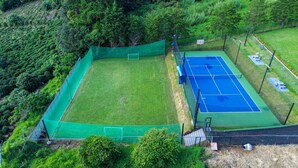 An aerial view of a tennis court with a green surrounding fence, a blue tennis court, and a small goalpost. - Luxurious Suits 9 Bedrooms Building (Heredia)