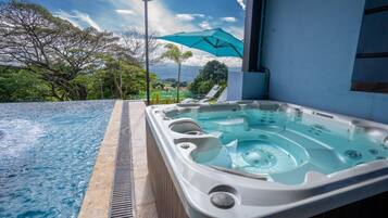 Bain à remous extérieur