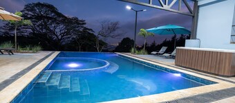 Luxurious Suits 9 Bedrooms Building