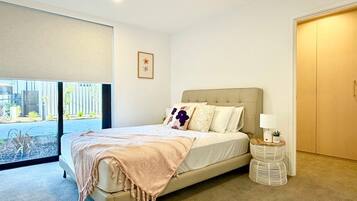 Tabla de planchar con plancha y wifi