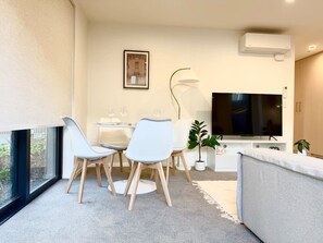 Dining - Unit in Manchester Square — New Stadium (Christchurch)