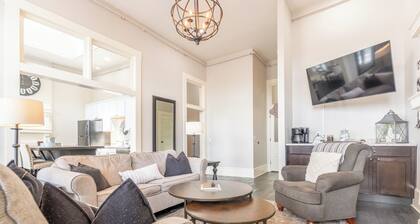 The Cullom-2BR Gem in the Heart of Town