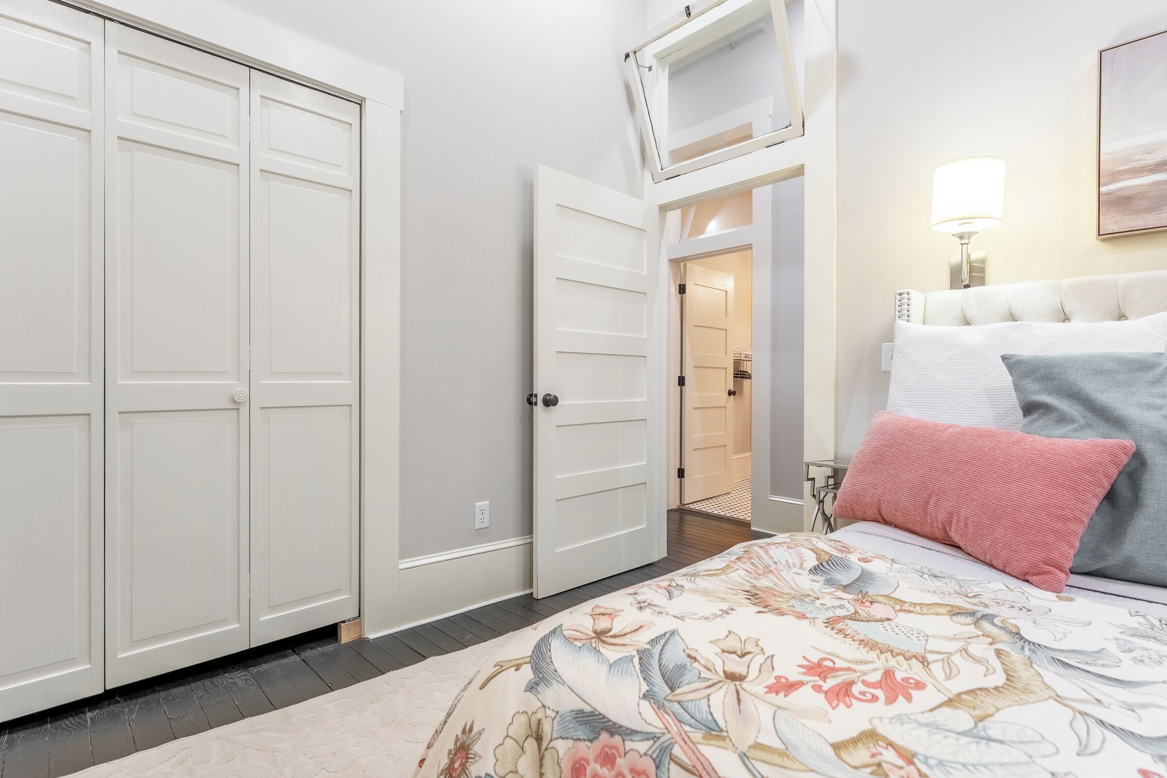 2 dormitorios, tabla de planchar con plancha, wifi y ropa de cama