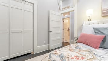 2 dormitorios, tabla de planchar con plancha, wifi y ropa de cama