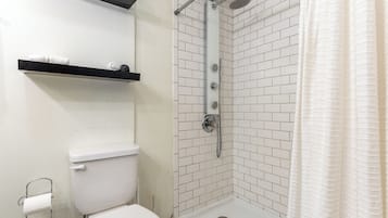 Dusche, Haartrockner, HandtĂŒcher