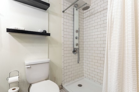 Shower, towels. The Miller on the Livingston Square!