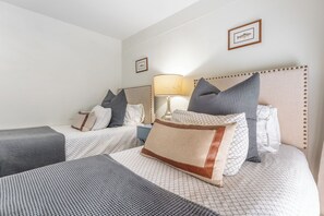 Bügeleisen/Bügelbrett, WLAN, Bettwäsche