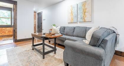 Speakeasy-2 bedroom/2 bath- on the Downtown Square