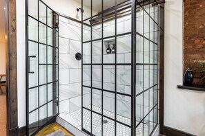 Shower - Speakeasy-2 bedroom/2 bath- on the Downtown Square (Livingston)