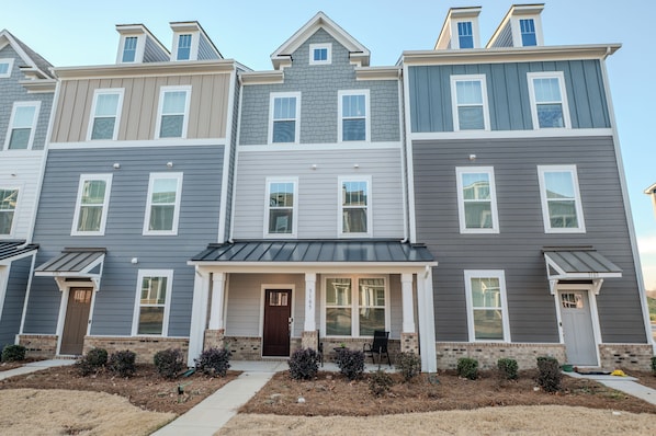 Townhome | Exterior - Luxe King 4BR Townhouse to Uptown CLT (Charlotte)