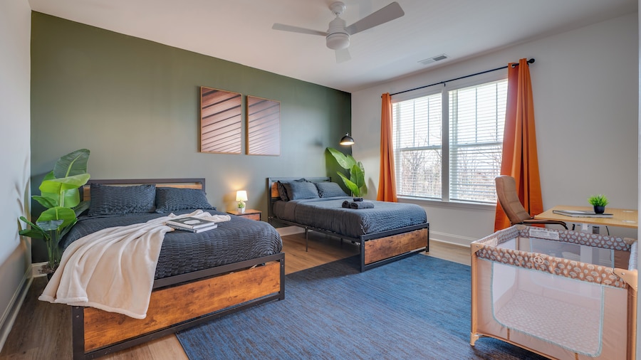 Luxe King 4BR Townhouse to Uptown CLT