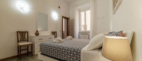 2 Schlafzimmer, Bügeleisen/Bügelbrett
