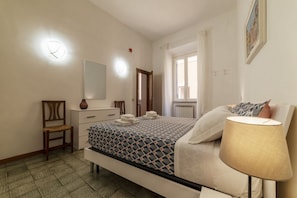 Iron/ironing board - Casa dell'Arco - WelcometoRhome (Roma)