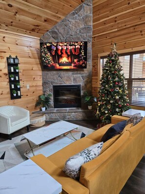 Smart TV, fireplace - Midnight Magic (Pigeon Forge)