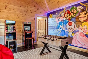 Games room - 4-Bedroom Cabin in Adorable Pigeon Forge (Pigeon Forge)