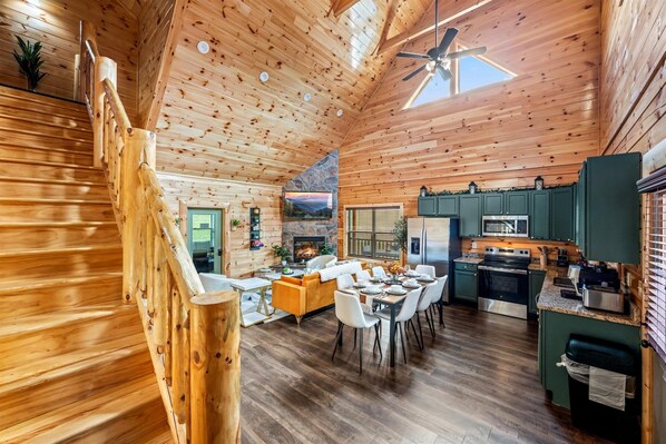Interior - 4-Bedroom Cabin in Adorable Pigeon Forge (Pigeon Forge)