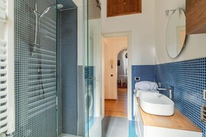 Shower, hair dryer, bidet, towels - Casa Testaccio - WelcometoRhome (Roma)