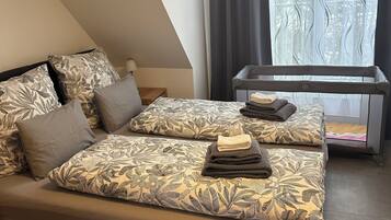 Bügeleisen/Bügelbrett, Reisekinderbett, WLAN, Bettwäsche