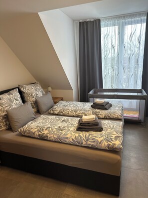 Iron/ironing board, travel crib, WiFi, bed sheets