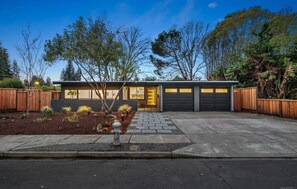 Exterior - Modern Napa Retreat - Zen Oasis Near Top Wineries - 5 Minutes From Downtown! (Napa)