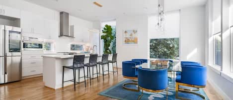 雪櫃、微波爐、焗爐、爐具