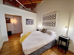 Interior - Johnny (Nashville)