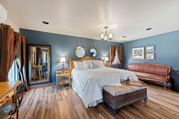 4 bedrooms, travel cot, WiFi, bed sheets