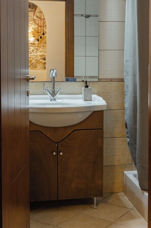 Bathroom - Voltes Residences (Mesta)