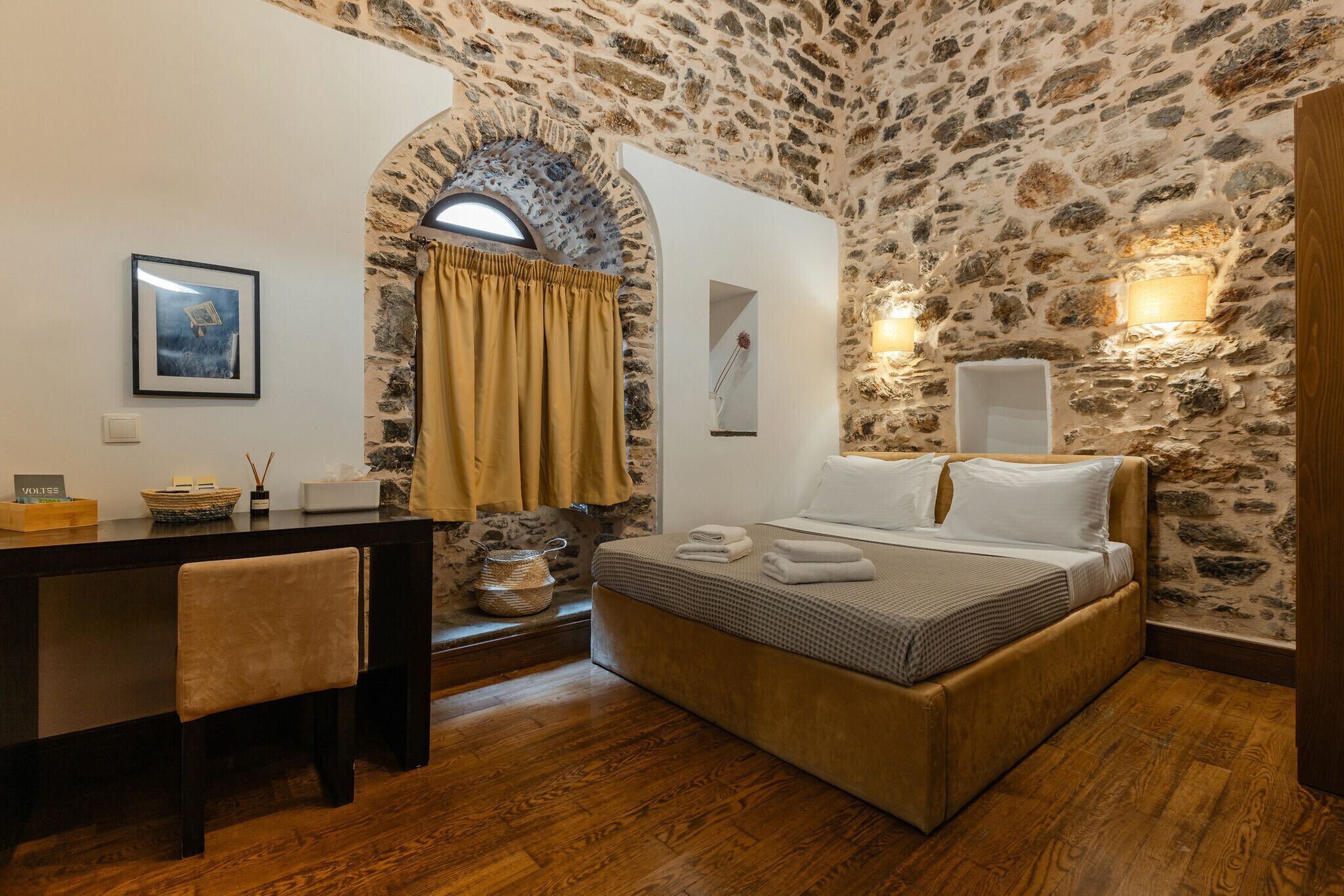 Deluxe double room, patio | In-room safe, free WiFi