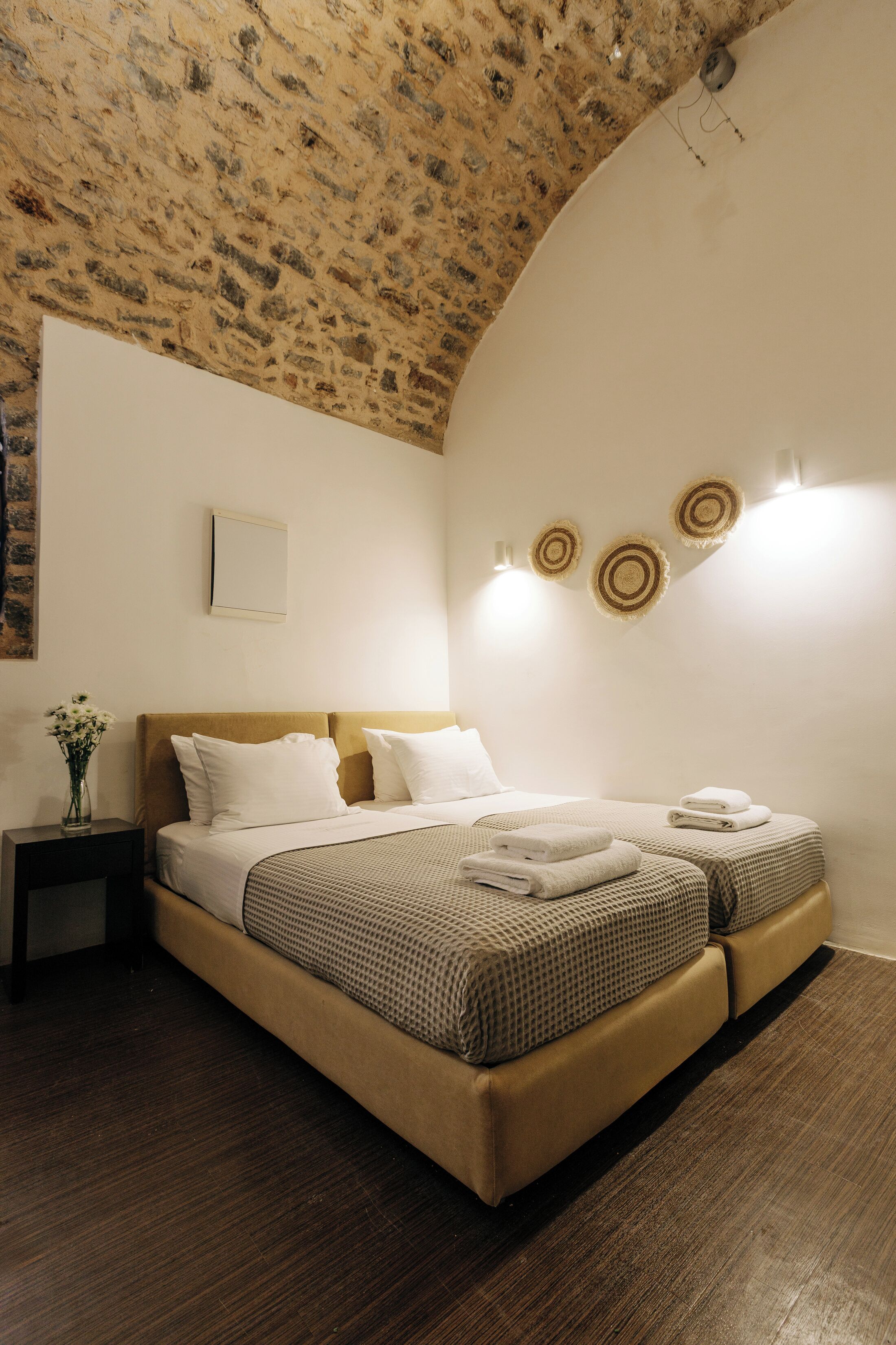 Standard double bed | In-room safe, free WiFi