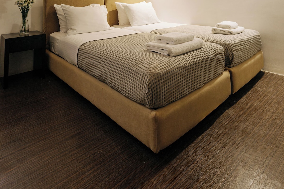 Standard double bed