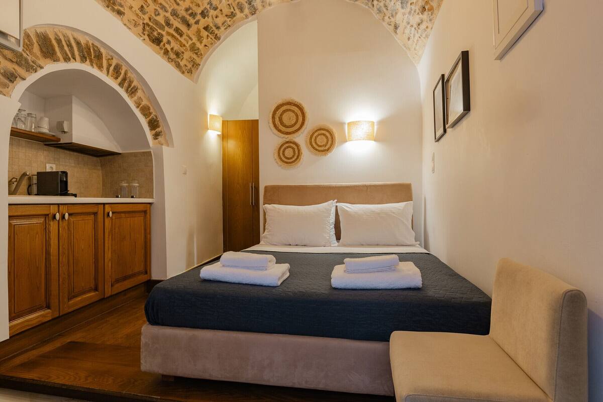 Economy double room | In-room safe, free WiFi