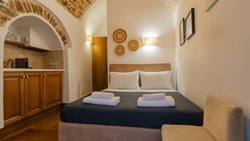 Economy double room | In-room safe, free WiFi