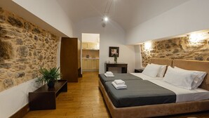 Standard twin room | 客房内保险箱、免费 WiFi